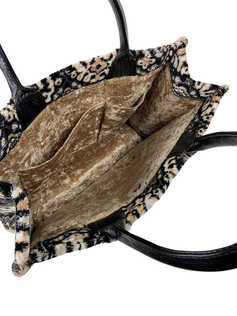 Modern Carpet Handbag – Elegant, Bold & Handcrafted - Image 4